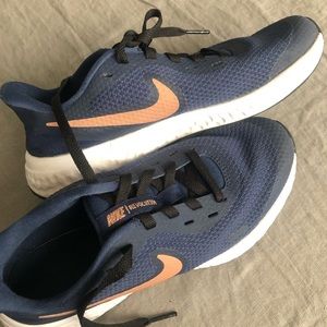 Nike Youth Running Shoes Size 5